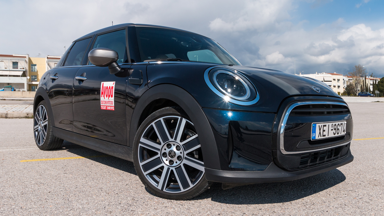 Mini Cooper 5D: Ίδια αίγλη και στιλ με 2 επιπλέον πόρτες